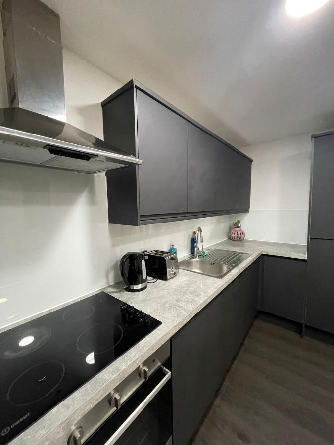 Charming Modern Apartment Near London Heathrow Feltham Extérieur photo